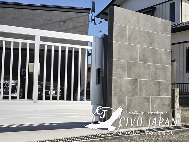 完成　グランドアートウォールタイル貼り